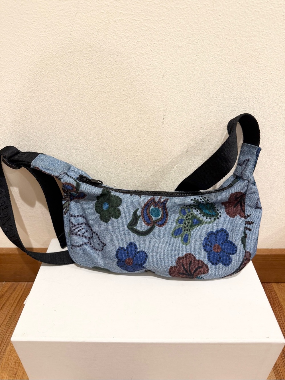 BAGGU small crescent bag in a digital denim
